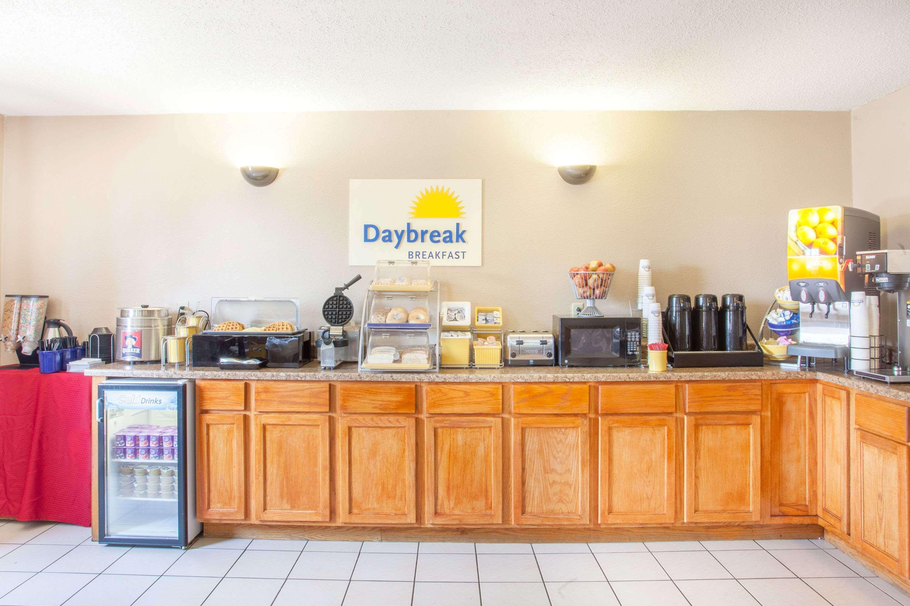 Days Inn By Wyndham Glasgow Extérieur photo